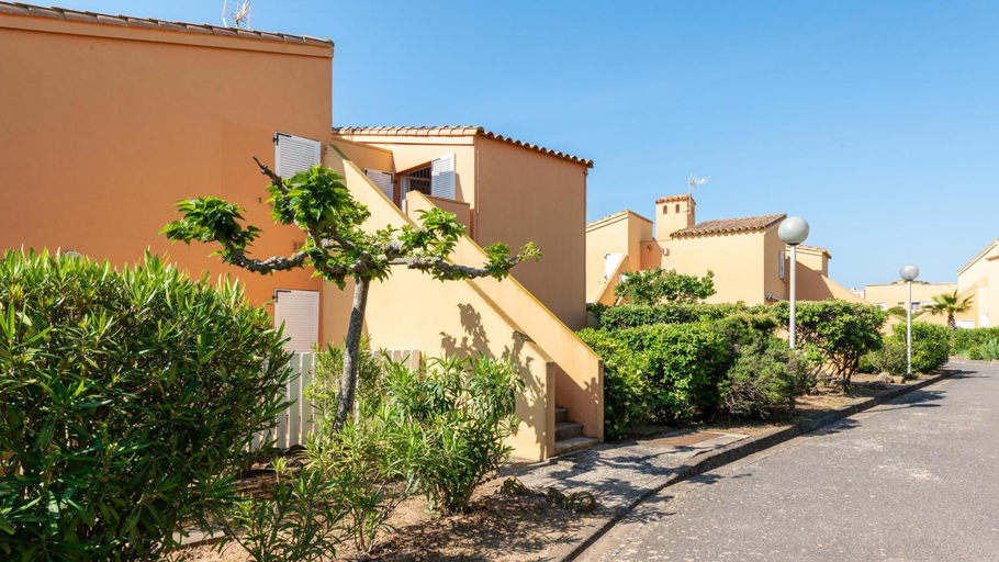 Exterior & Views 1, Les 4 Soleils- 16AB- Studio moderne- 4pers, Hérault