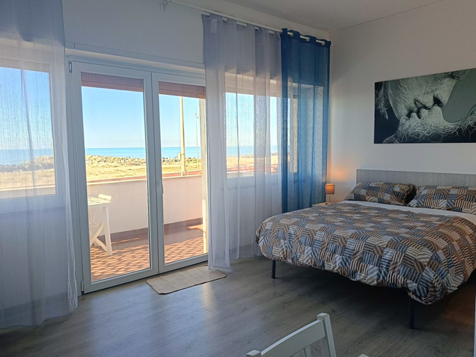 Bedroom 2, Melody Sea Front, Rome
