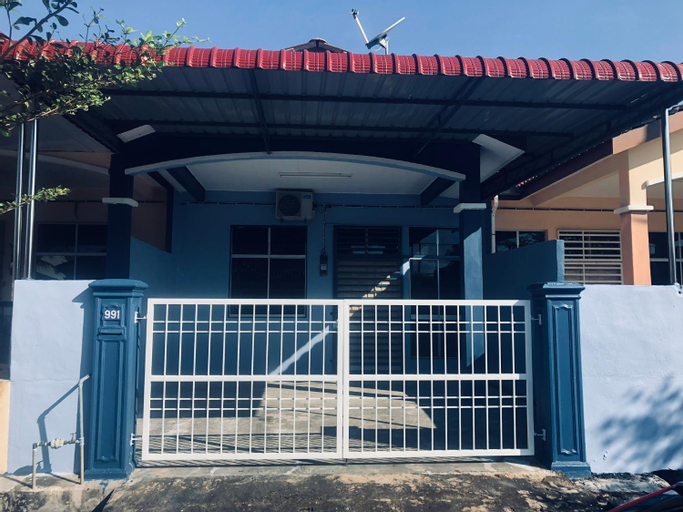 Exterior & Views