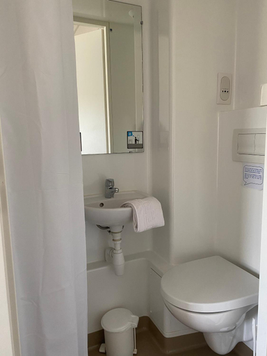 Bathroom 2, Auberge de Jeunesse, Charente-Maritime