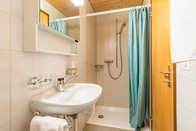 Bathroom 3, Seehotel Sternen, Interlaken