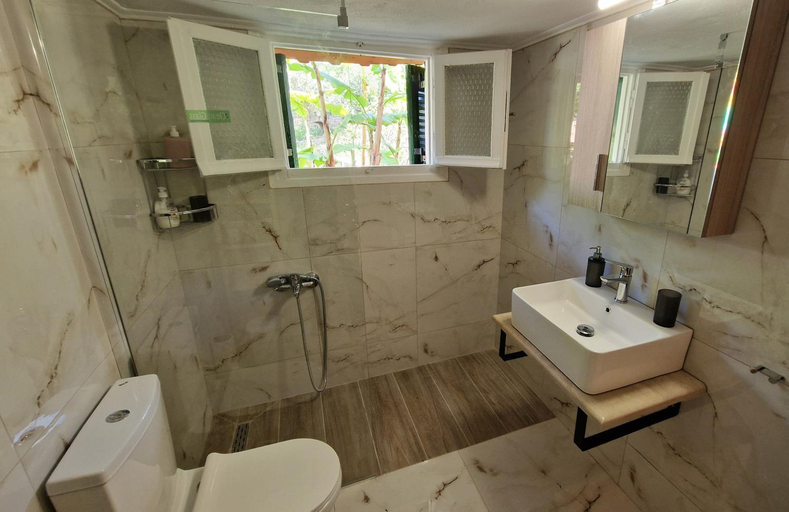 Bathroom 3, Villa Vanda, Epirus
