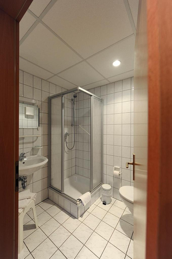 Bathroom, Landhotel Der Distelhof mit Scheunencafé, Schmalkalden-Meiningen