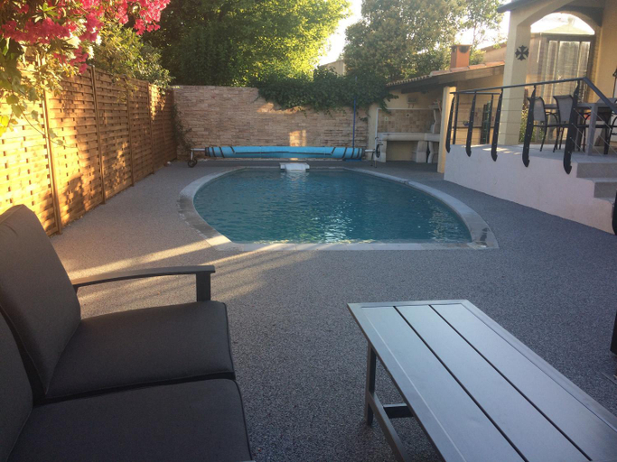2, Jolie Villa, Piscine, 10min centre ville, WIFI, Hérault