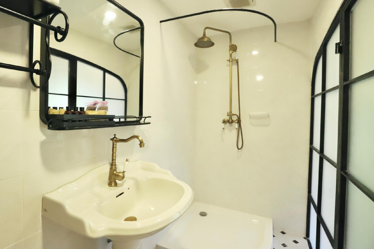 Bathroom 14