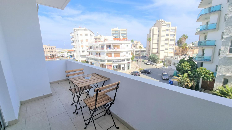 Others 4, Comfy and Exquisite ROOMS in a Shared 3BR Apartment Near Main Harbor, City Center, Larnaca