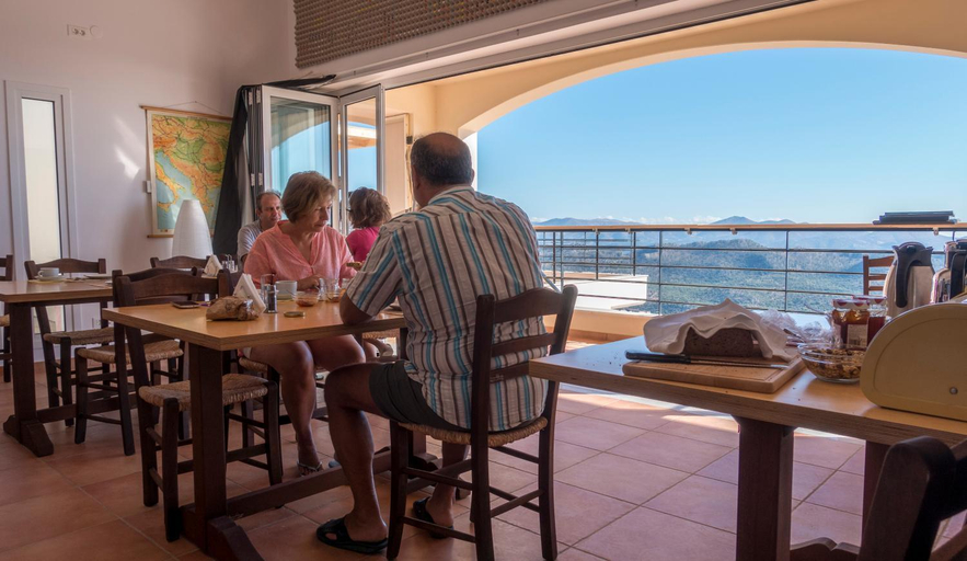 Food & Drinks 4, Villa Dio Petres, Crete