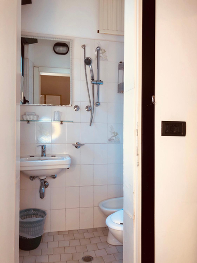 Bathroom 4, Hotel Garisenda sul Lungomare Riccione B&BRUNCH, Rimini