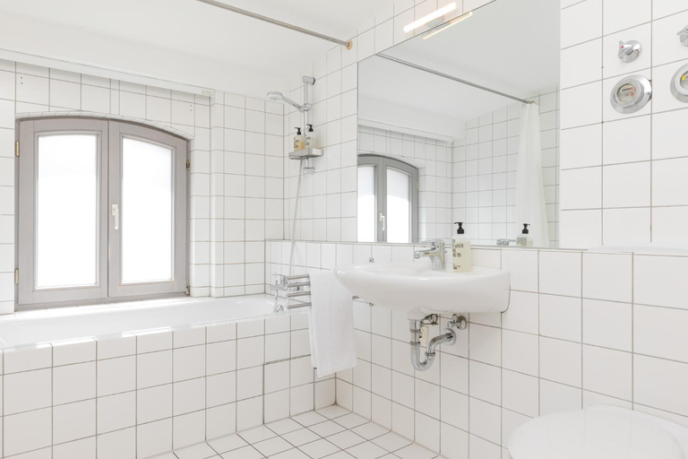 Bathroom 3, Josty Brauerei Appartements, Berlin