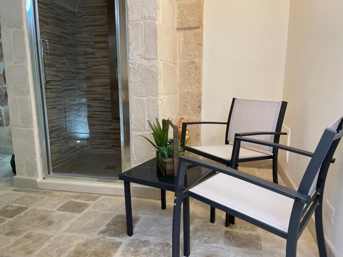 Others 5, Le Dimore del Portico, Brindisi