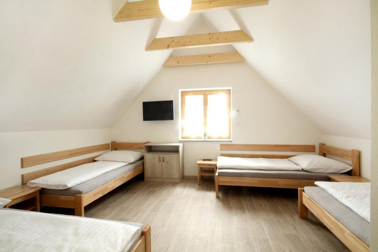 Others 5, Sklep s penzionem Kozojidky, Hodonín