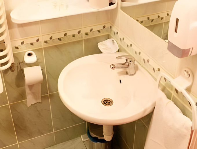 Bathroom 2, FusGym Resort, Warsaw West