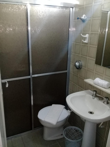 Bathroom 2, Porto Seguro Office Hotel, Bauru