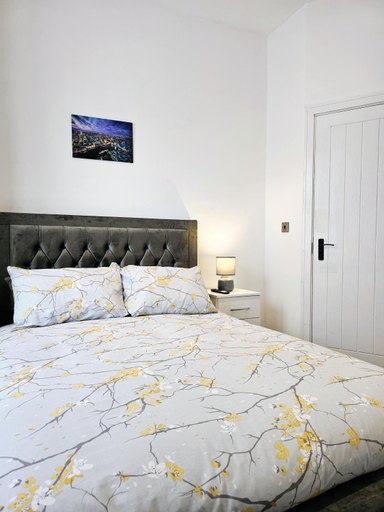 Others 5, The Forest Residence, London