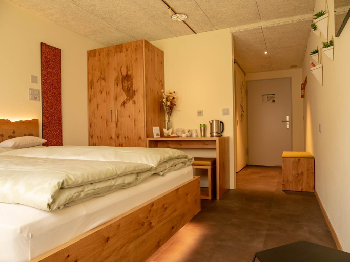Bedroom 2, The Lab Experiments, Thun