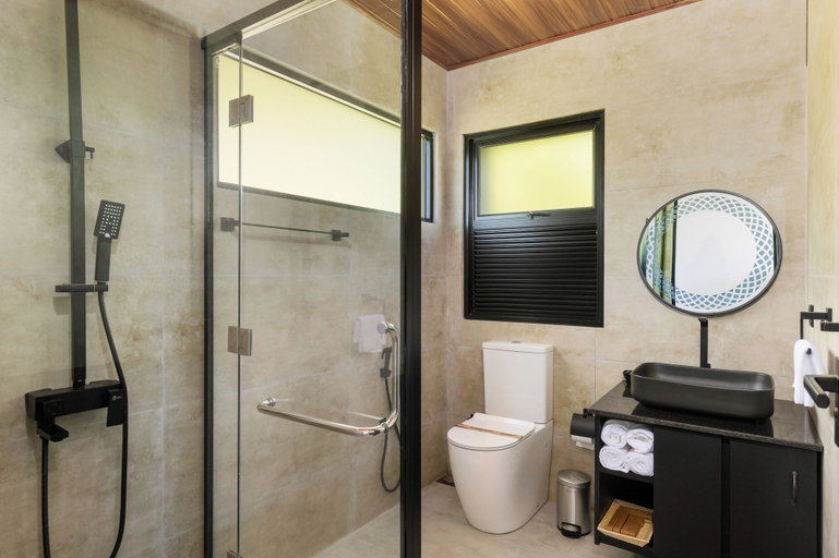 Bathroom 4, Ferndale Retreat, Medadumbara
