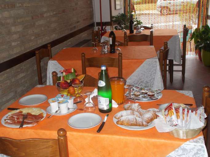 Food & Drinks 2, Pensione Delfino Azzurro, Ancona