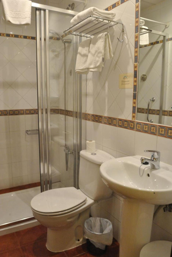 Bathroom 3, Hostal La Andaluza, Cádiz