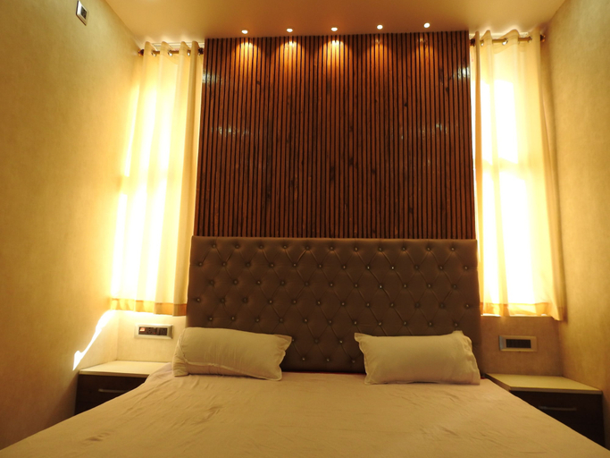 Bedroom 3, Mystic Moments, Nawada