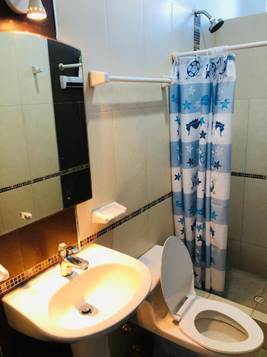 Bathroom 3, Valdivia Suites, Rocafuerte