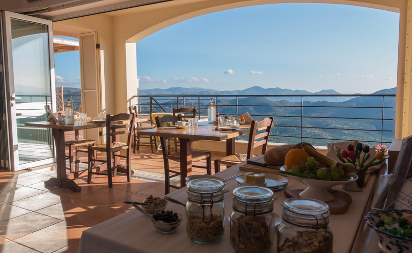 Food & Drinks 5, Villa Dio Petres, Crete