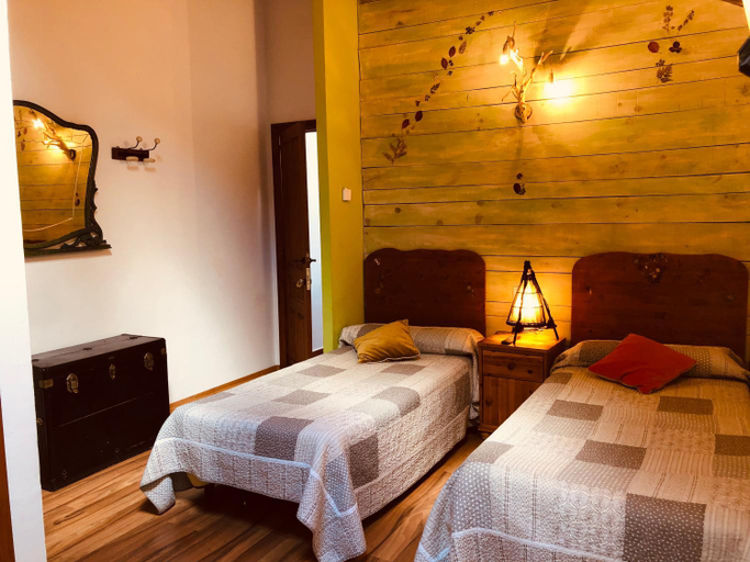 Bedroom 4, Casa Rural Basajarau, Huesca