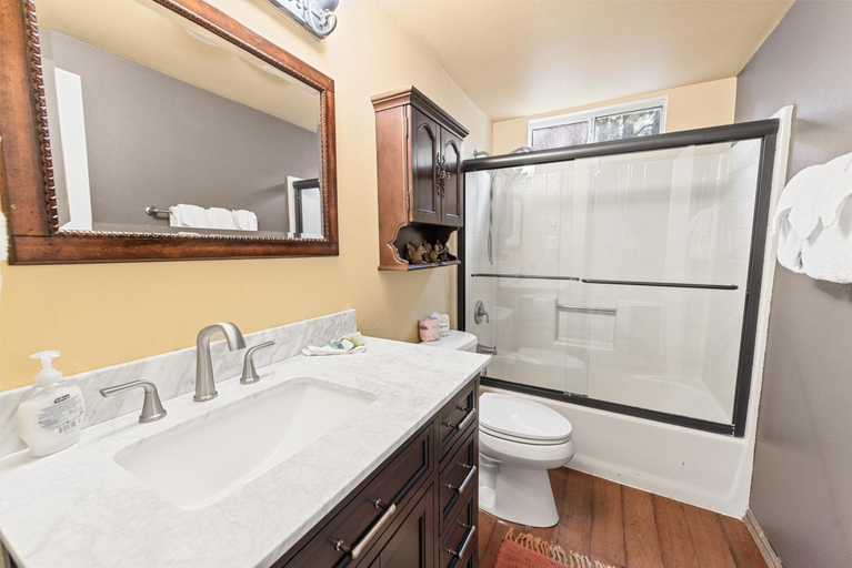 Bathroom 2, Sunset Chalet, San Bernardino