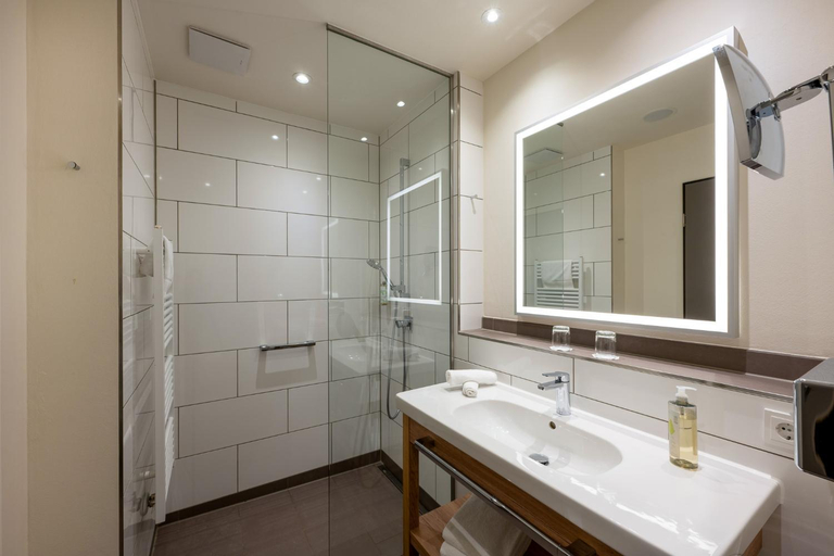 Bathroom 10