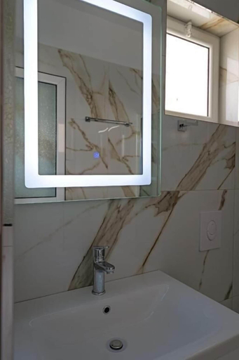 Bathroom 5, Vila Xhovani, Sarandës