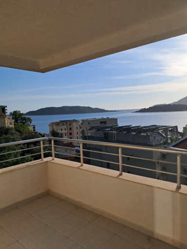 Others 5, Apartman Verica