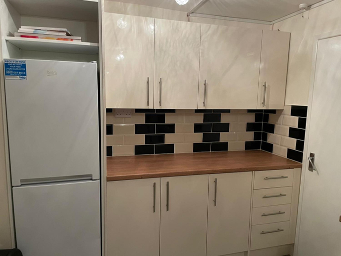 3, Elegant Devon, Luton