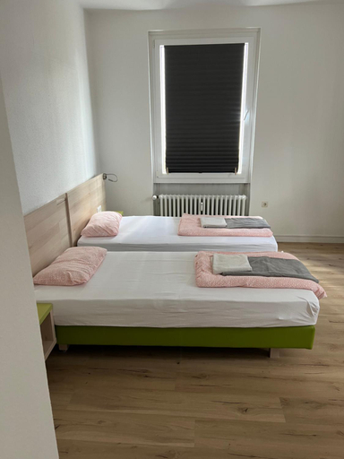 Bedroom 4, Waffel Cafe HOSTEL Monteurwohnung Ferienwohnung, Kassel