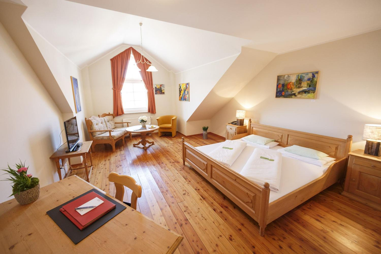 Bedroom 3, Il Plonner - Hotel Restaurant Biergarten, Starnberg