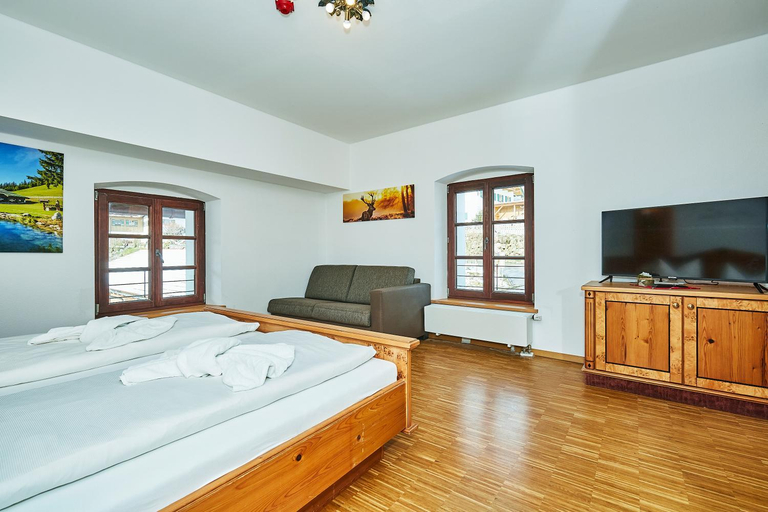 Bedroom 2, Klosterwirt Hoglworth, Berchtesgadener Land
