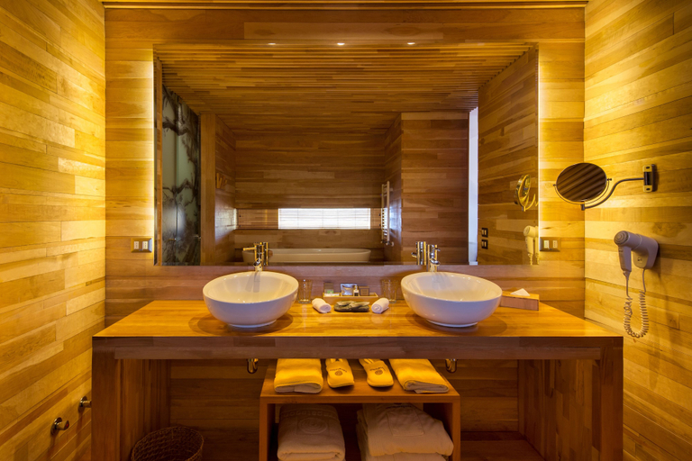 Bathroom 4, Tierra Patagonia, Beckons, Última Esperanza