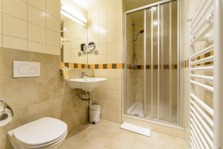 Bathroom 3, Jufa Hotel Spital Am Pyhrn, Kirchdorf an der Krems