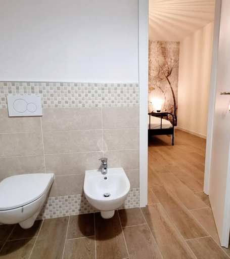 Bathroom, Via Guareschi, Parma