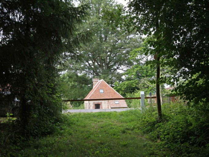 Gite de Charme Ancien Moulin avec Etang, Terrasse, et Activites au Cœur de Longny au Perche - FR-1-4, Orne