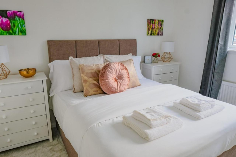 Modern & Artistic Design Humphreys Lodge - Sleep 6, Cambridgeshire