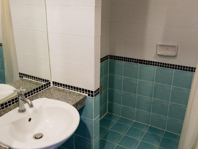 Bathroom, Paholyothin Park Place, Chatuchak
