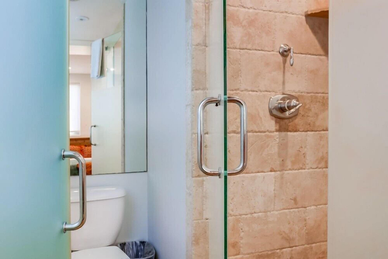 Bathroom 3, Ocean Breeze 1, San Diego