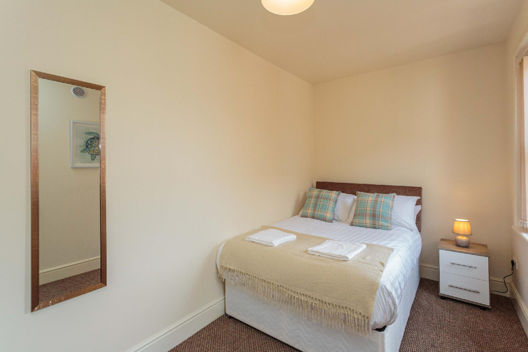 Bedroom 2, Cherry Property - Coconut Suite, Blackpool