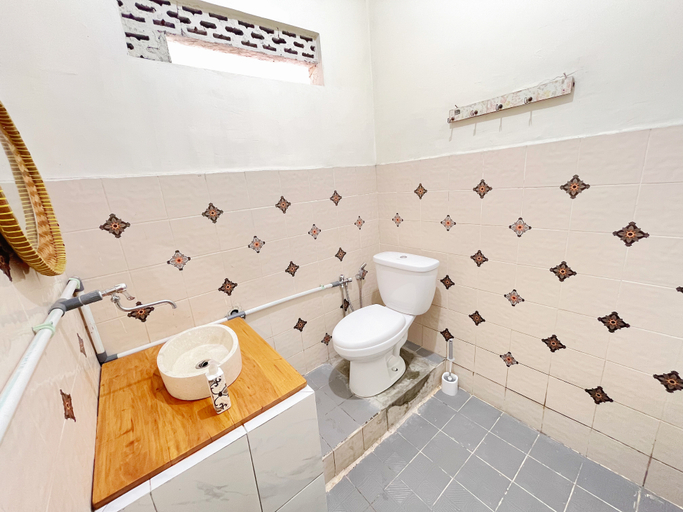 Bathroom 5, Bohaus - 4BR house in Semarang, Semarang