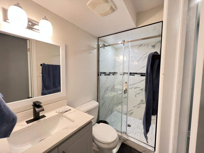 Others 4, Beautiful Vacation Home near Toronto Airport, Peel