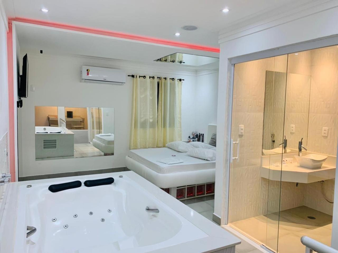 Others 4, Studio Motel (Adult Only), Santos