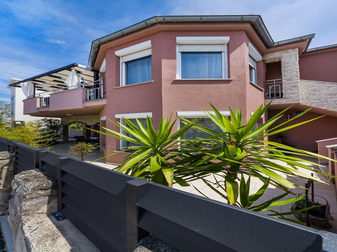 Exterior & Views, Luxurious Villa in Dalmatia Near Sea, Nin