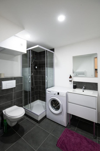 Bathroom 2, Casa Azul - Belle maisonnette coloree - Garibaldi, Rhône