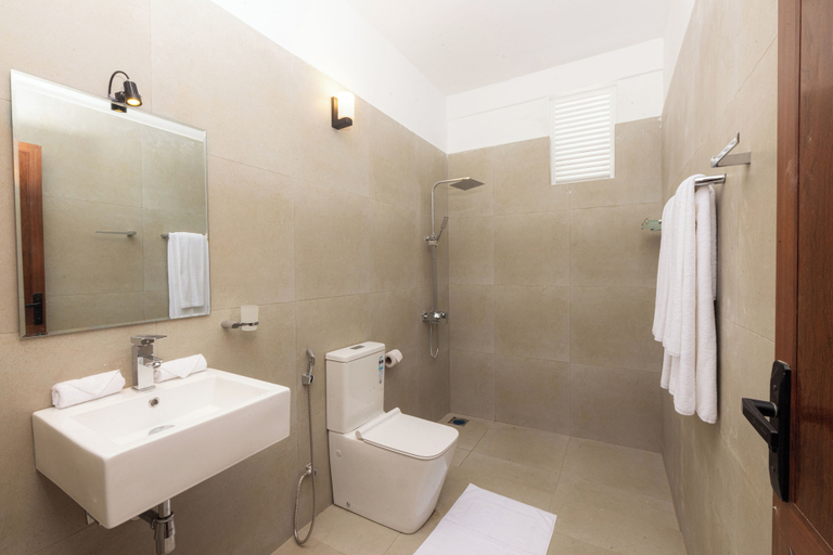 Bathroom 3, Palazzo Beach Hikkaduwa, Hikkaduwa