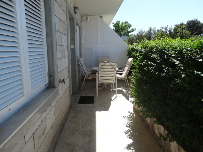 Others 3, Apartments Kalina, Jelsa