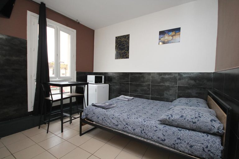 Others 4, 07 - Chambre proche Paris et Transports avec TV WIFI, Seine-Saint-Denis